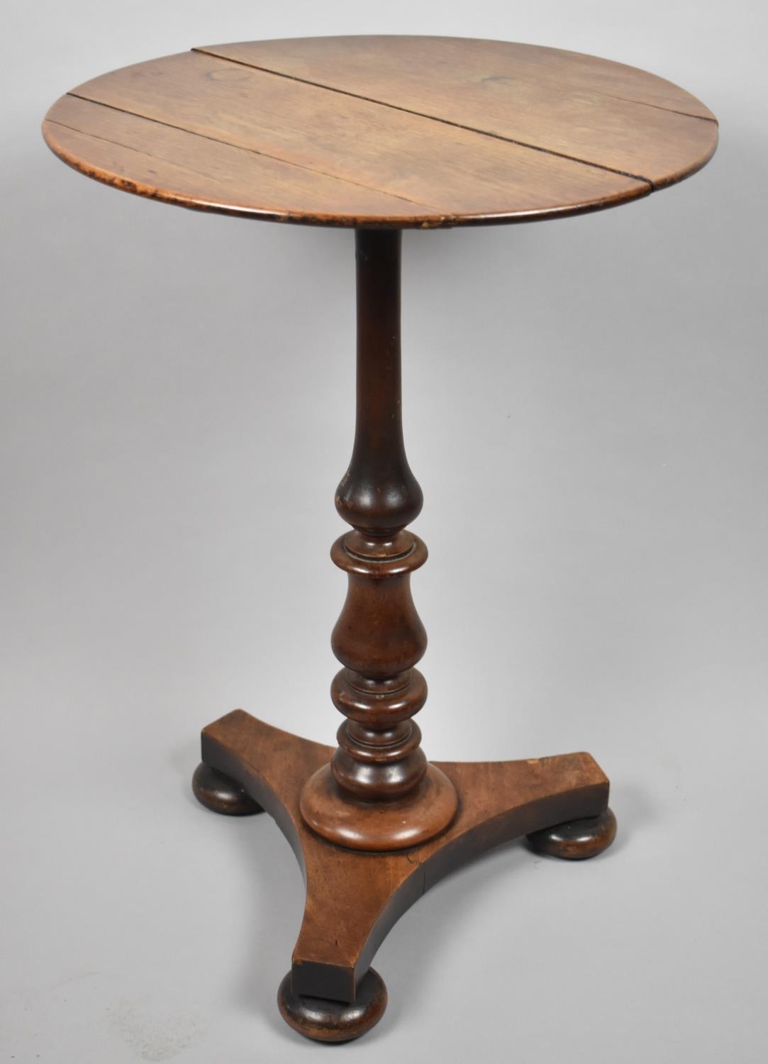 A 19th Century Oak Circular Topped Wine Table on Turned Support with Triform Base and Three Bun