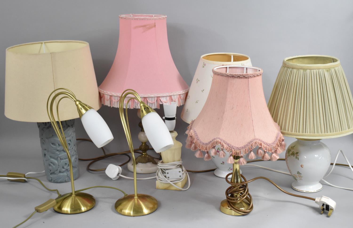 A Collection of Five Table Lamps to include Glass and Ceramics, Brass Desk Lamp Etc