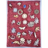 A Collection of Vintage Ladies Costume Jewellery Brooches