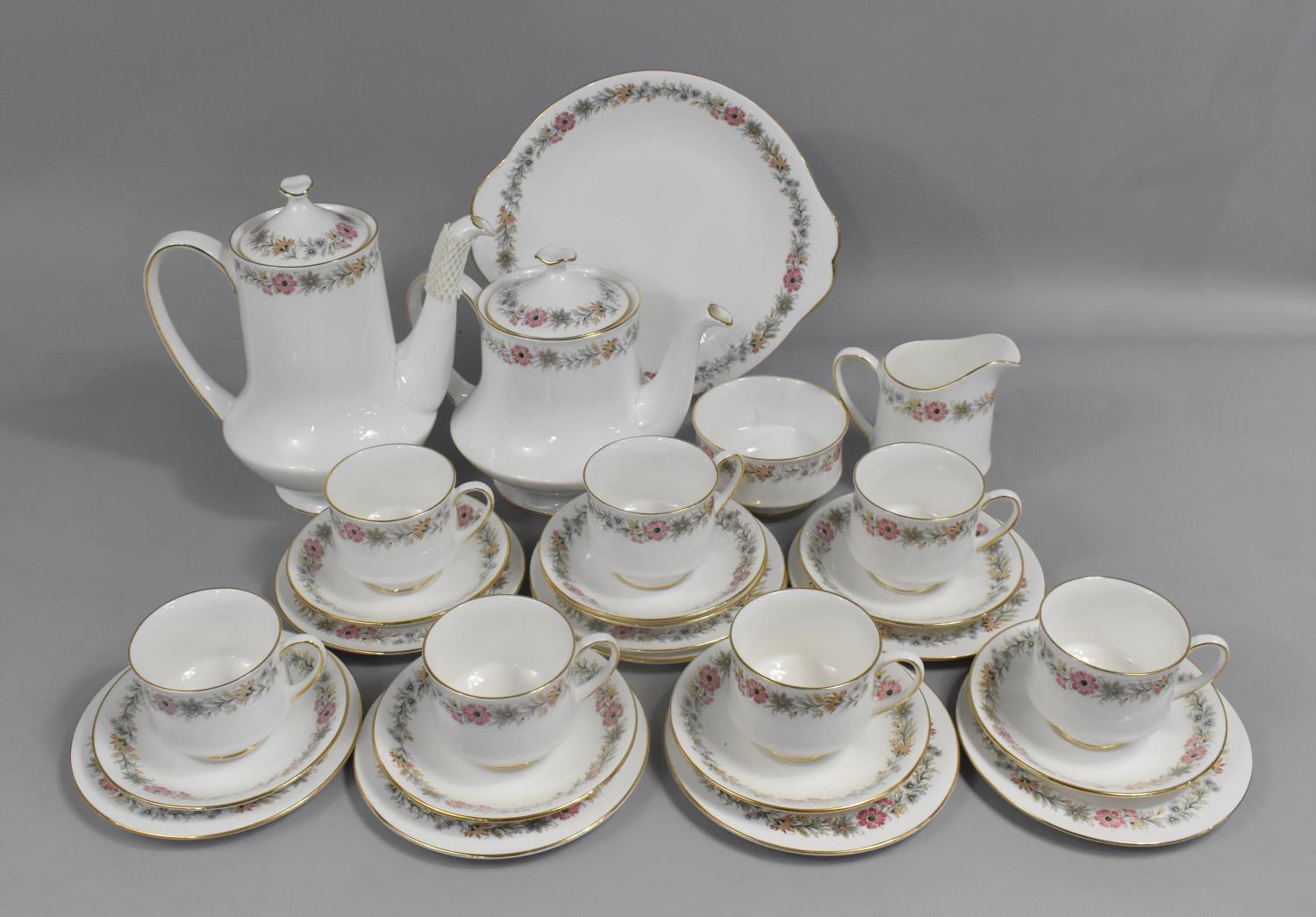 A Paragon Belinda Pattern Service to comprise Seven Cups, Eight Saucers and Side Plates, Cake Plate,