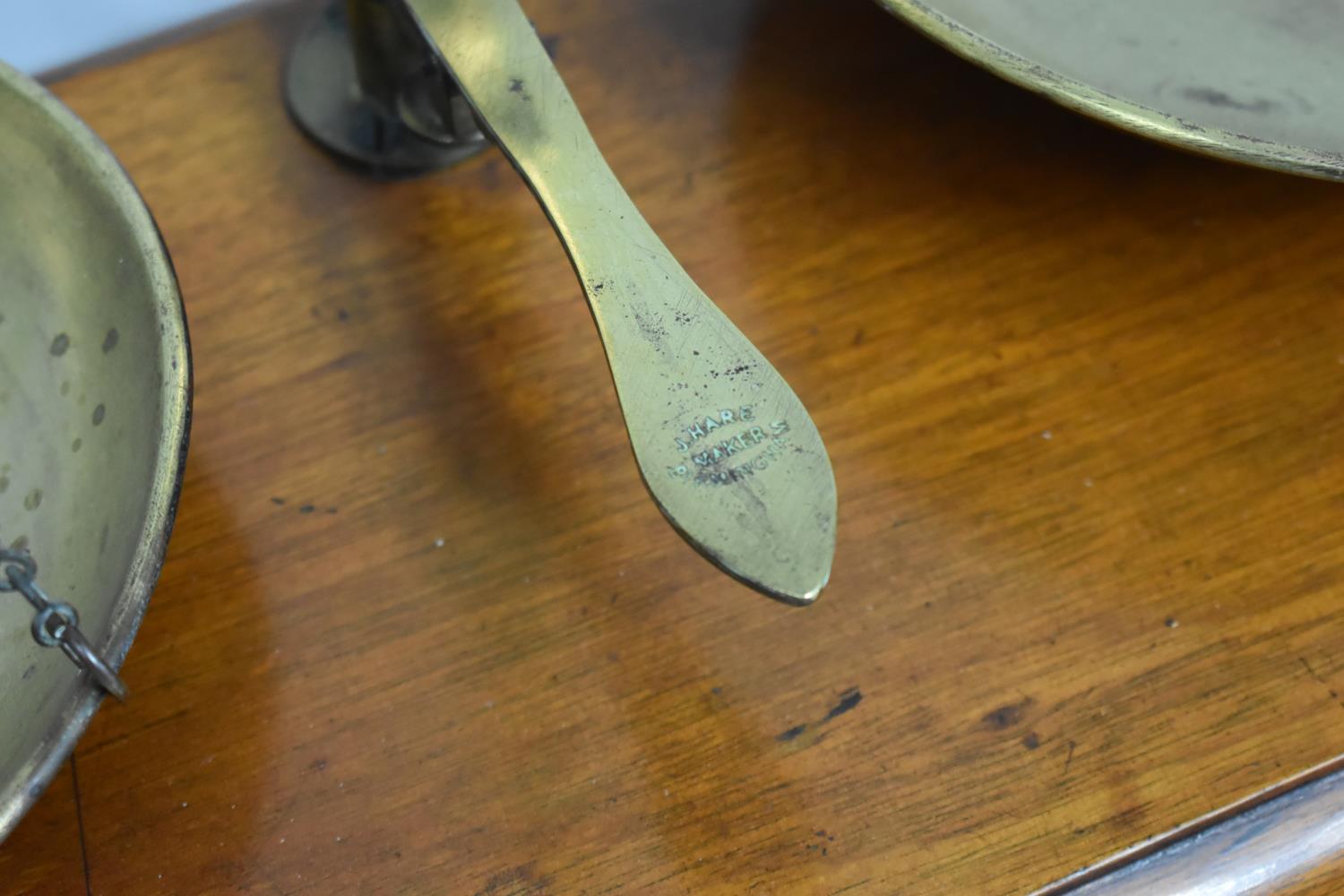 A Set of Late 19th century Brass Pan Scales on Mahogany Wooden Plinth by J Hare, 46cms Wide and - Bild 3 aus 3