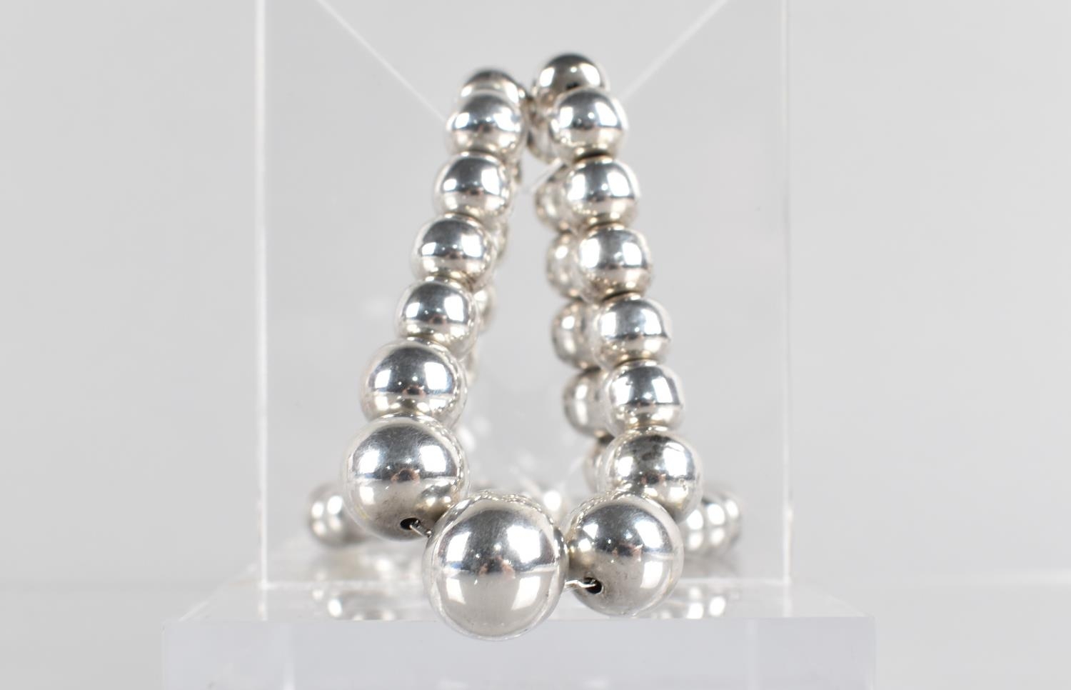 A Graduated Silver Bead on Trace Chain Necklace, Compressed Spheres 8mm by 10mm to 16mm by 12mm, - Bild 2 aus 3