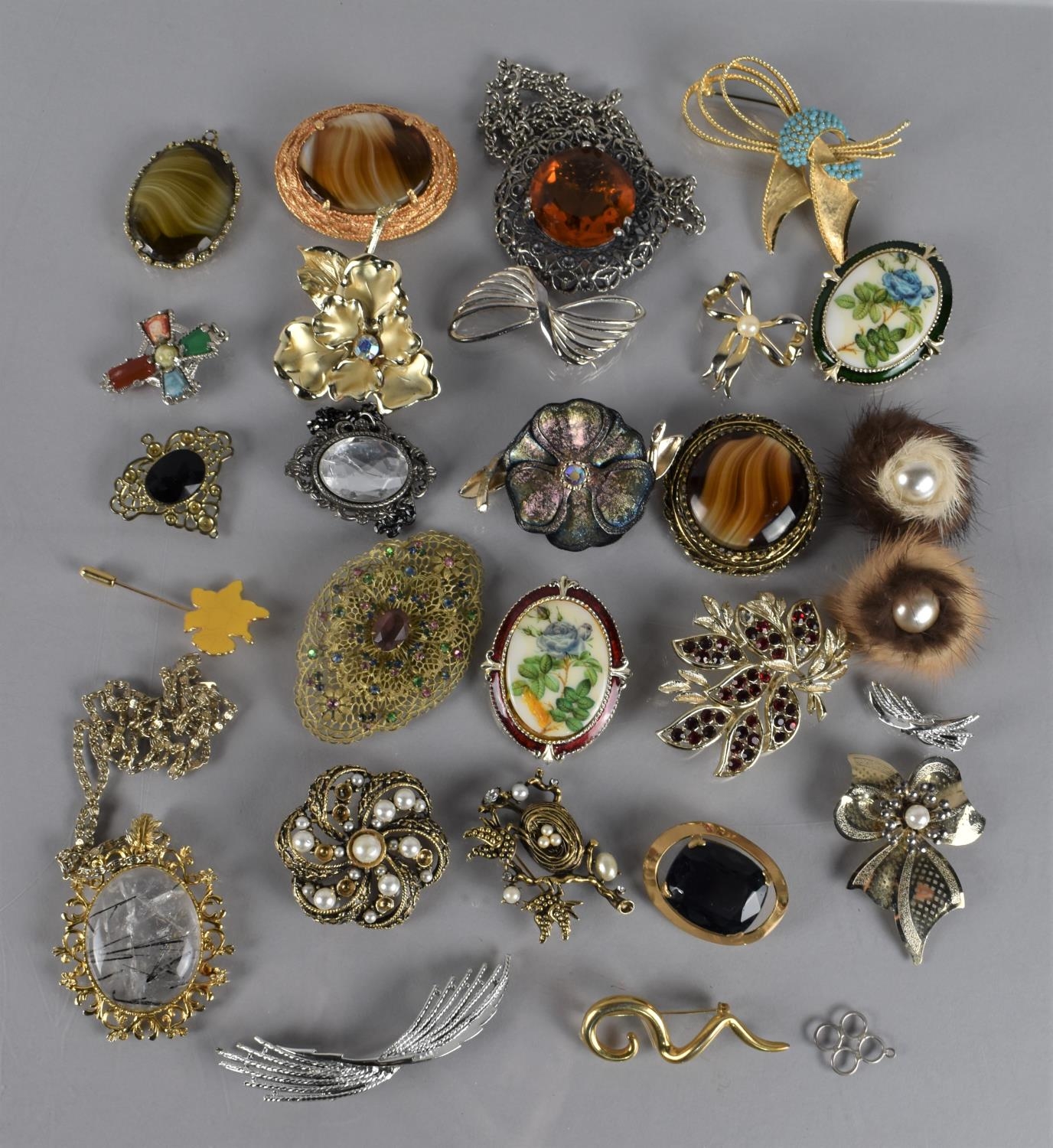 A Collection of Various Vintage Jewelled Brooches, Necklaces and Fur Clips to comprise Black