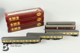 Hornby rake of 3 BR MK2 Pullman Coaches, The Red Knight, The Green Knight and Pendragon, in unused