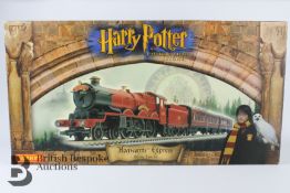 Hornby Harry Potter and The Philosopher's Stone Hogwarts Express Electric Train Set in box with mat,