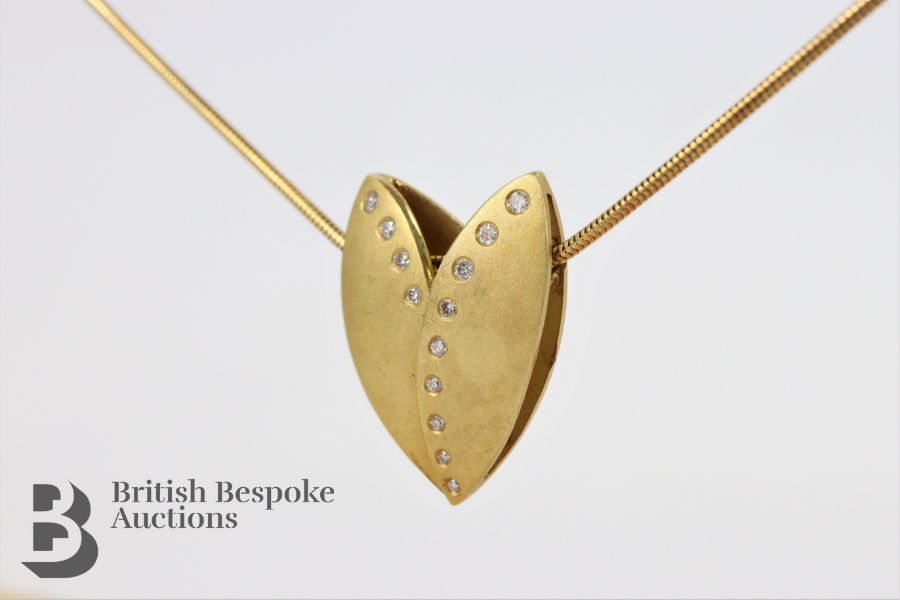 18ct Yellow Gold Heart-Shaped Pendant and Necklace - Image 2 of 3