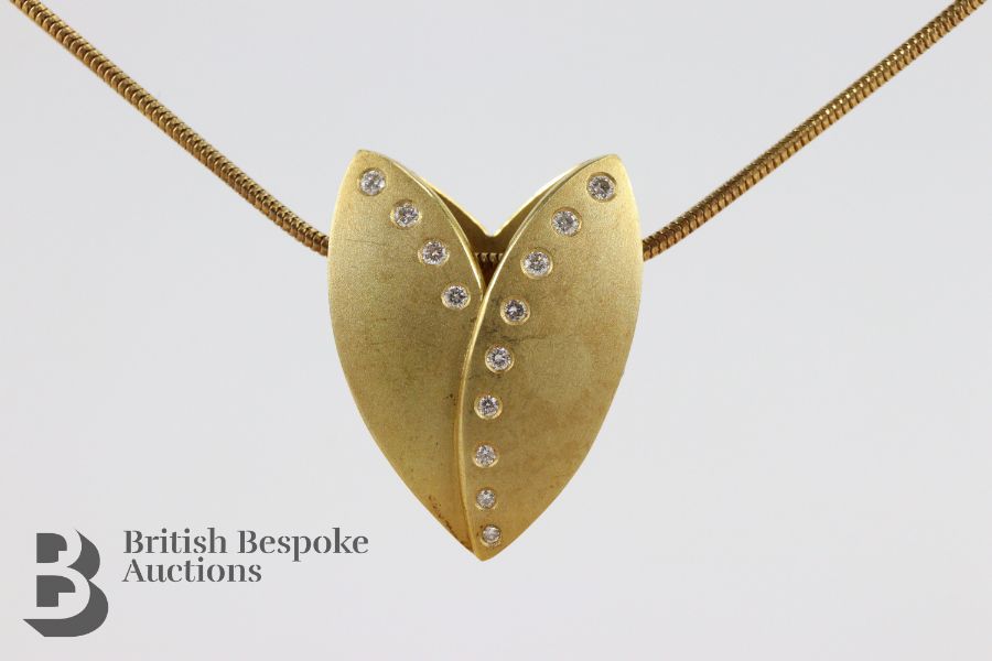 18ct Yellow Gold Heart-Shaped Pendant and Necklace - Image 3 of 3