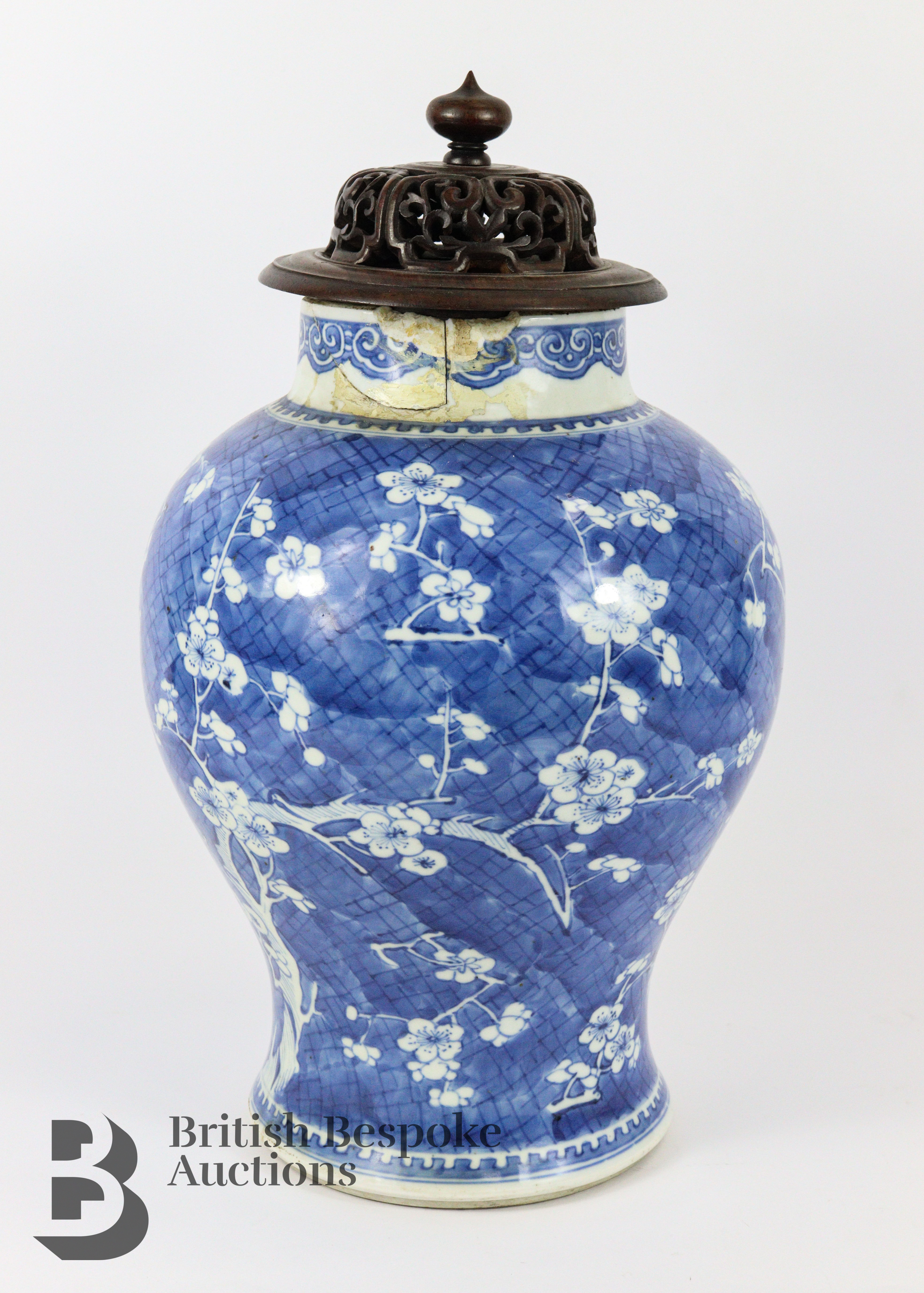 Large Chinese Blue and White Vase - Image 2 of 9