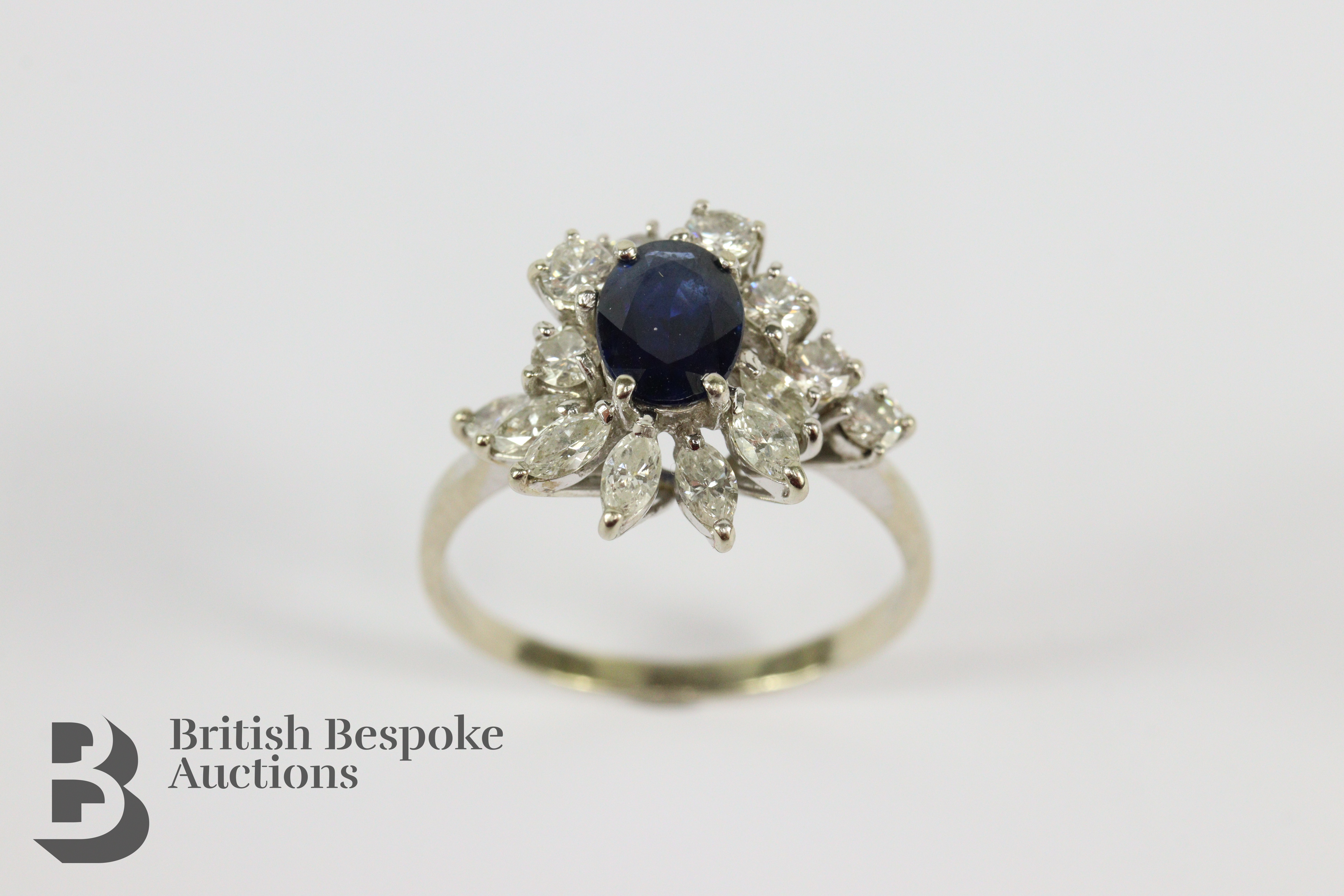 18ct White Gold and Sapphire Ring - Image 4 of 5