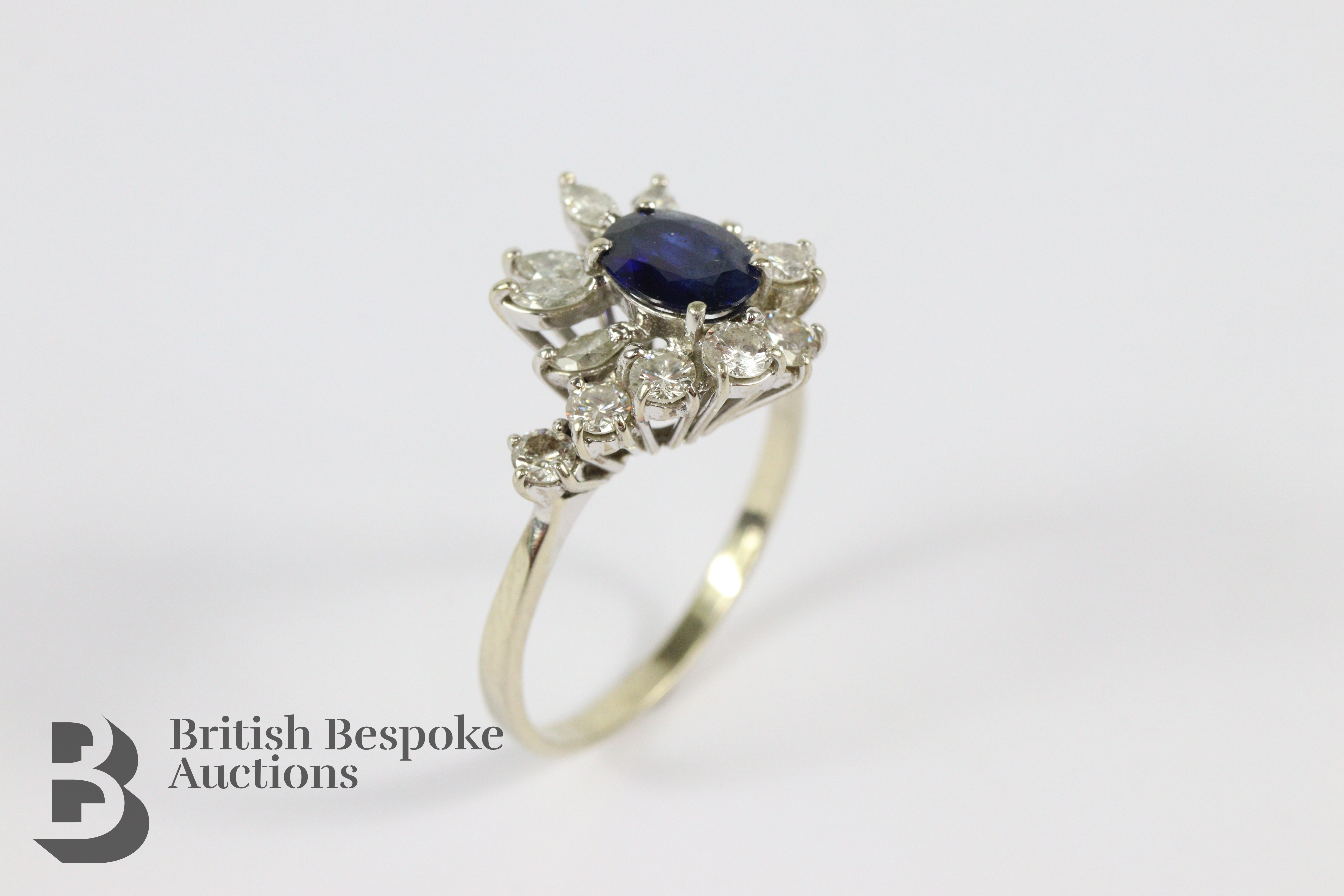 18ct White Gold and Sapphire Ring - Image 3 of 5