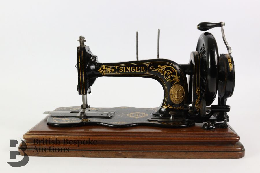 Vintage Singer Sewing Machine - Image 2 of 5
