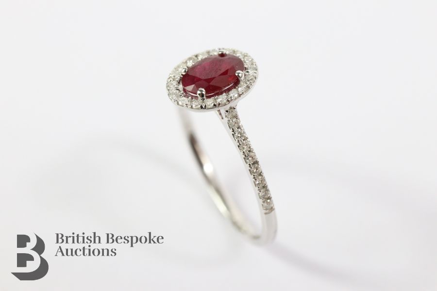 18ct White Gold Ruby and Diamond Ring - Image 2 of 3