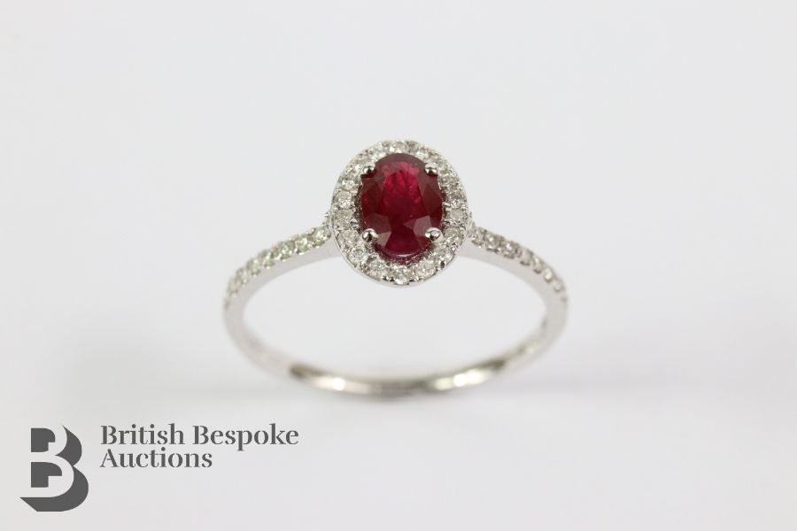 18ct White Gold Ruby and Diamond Ring - Image 3 of 3