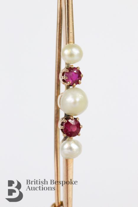 14ct Pearl and Ruby Bar Brooch - Image 2 of 2