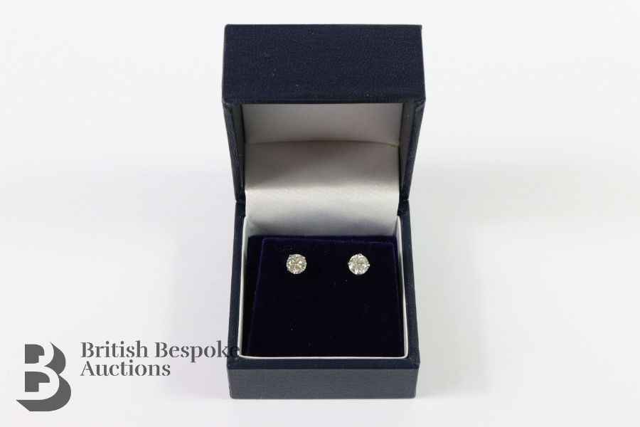 Pair of 14ct White Gold Diamond Stud Earrings - Image 2 of 4