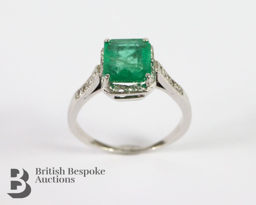 18ct Gold Emerald Ring - Image 3 of 5