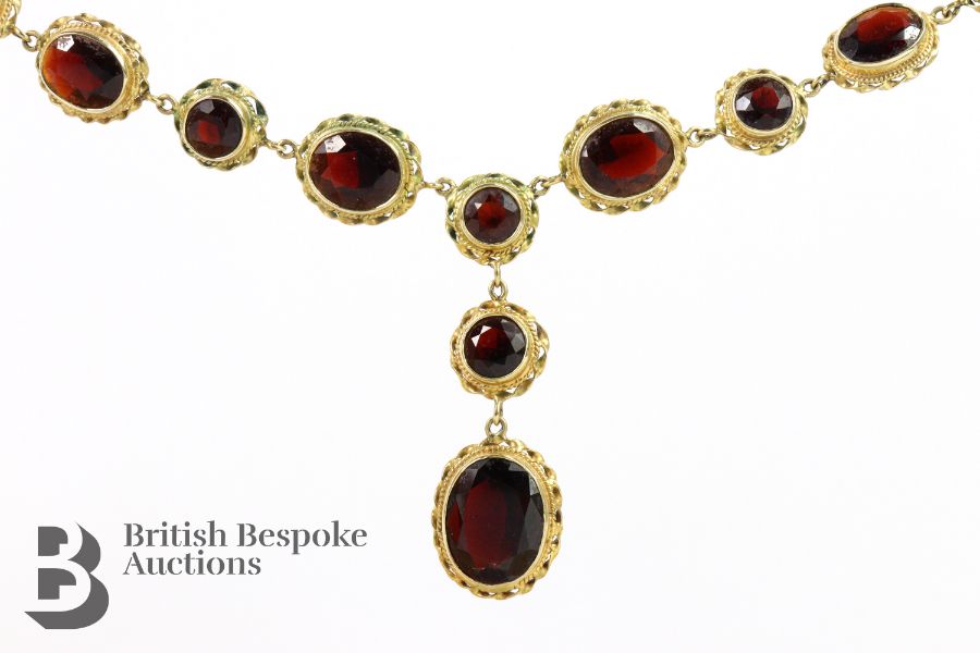 Early 20th Century 14ct Garnet Suite - Image 5 of 5