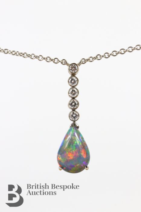 18ct White Gold Opal and Diamond Necklace - Image 4 of 4