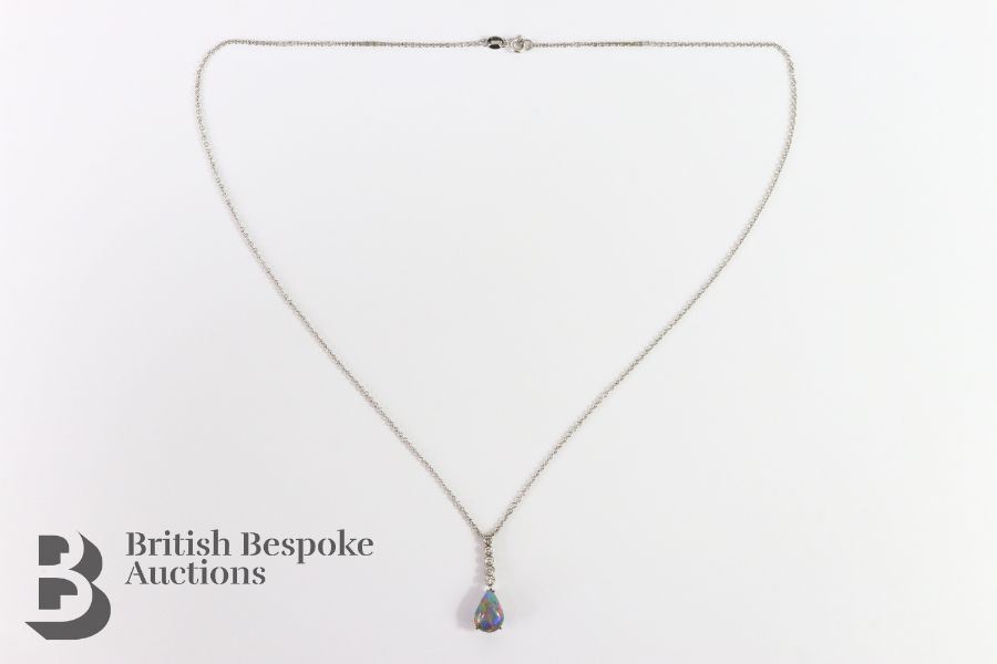 18ct White Gold Opal and Diamond Necklace - Image 3 of 4