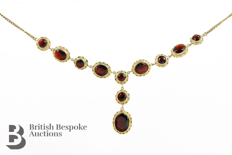 Early 20th Century 14ct Garnet Suite - Image 4 of 5