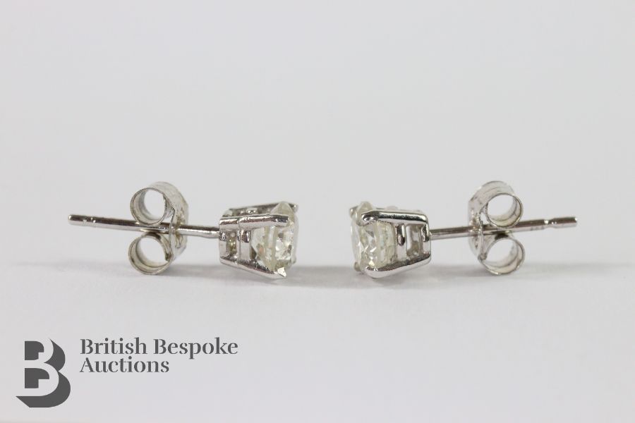 Pair of 14ct White Gold Diamond Stud Earrings - Image 4 of 4