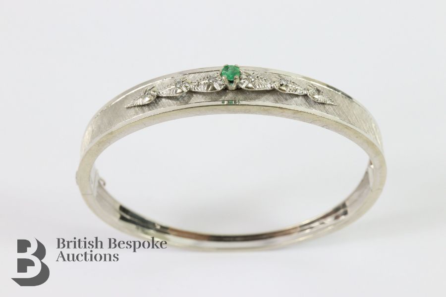 18ct White Gold Emerald and Diamond Bangle - Image 2 of 3