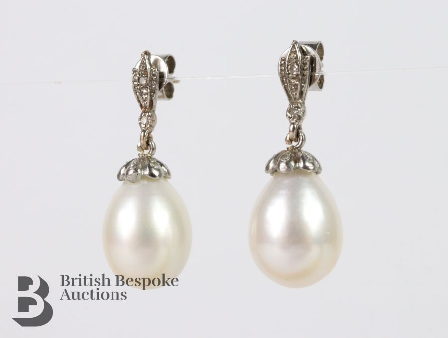 Pair of 18ct White Gold Lozenge Pearl Earrings - Image 3 of 3