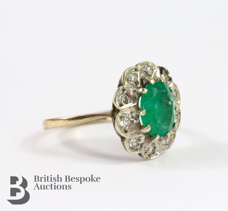 9ct Diamond and Emerald Ring - Image 4 of 4