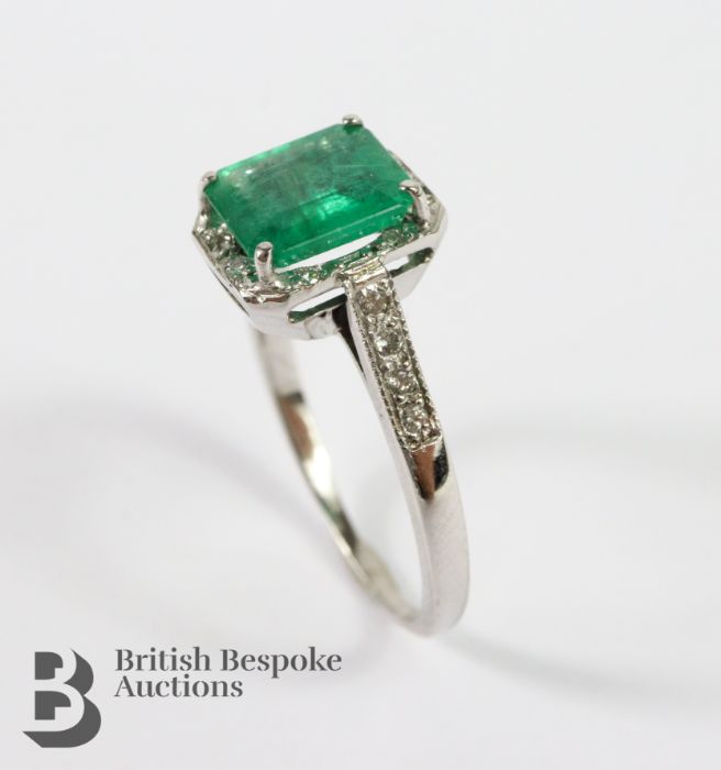 18ct Gold Emerald Ring - Image 2 of 5