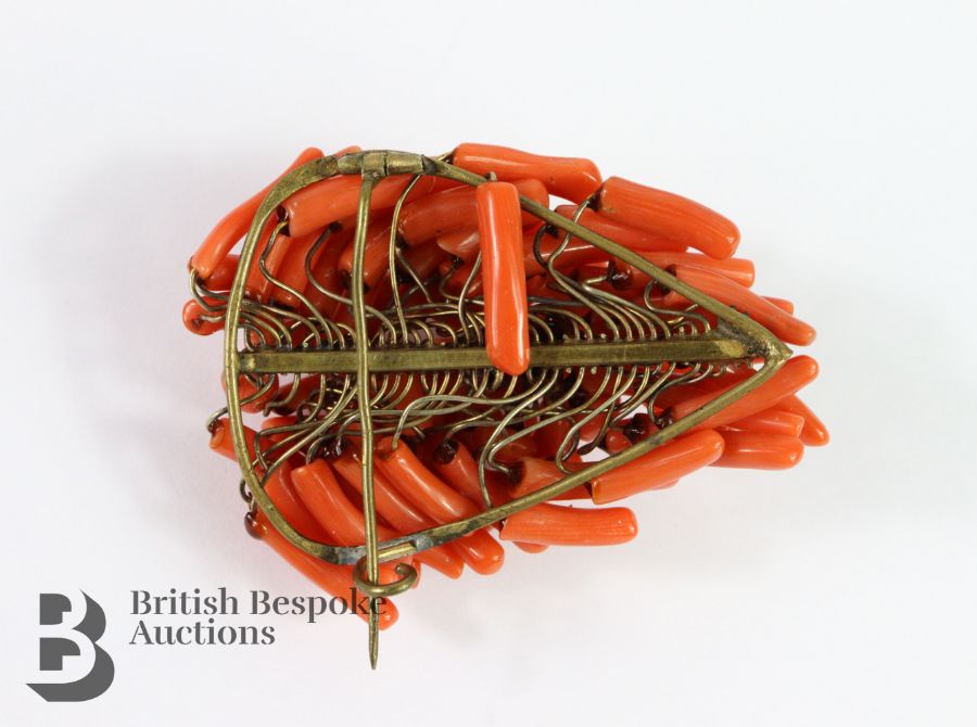 Vintage Stylized Coral Brooch - Image 2 of 3