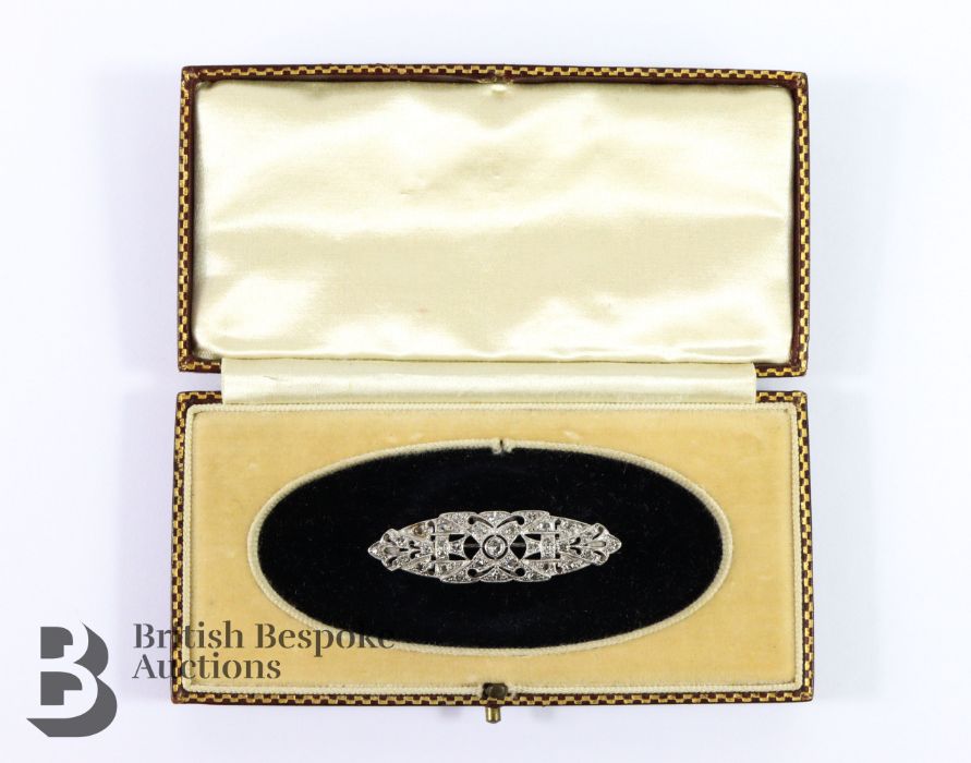 18ct White Gold and Platinum Edwardian Diamond Brooch - Image 2 of 11