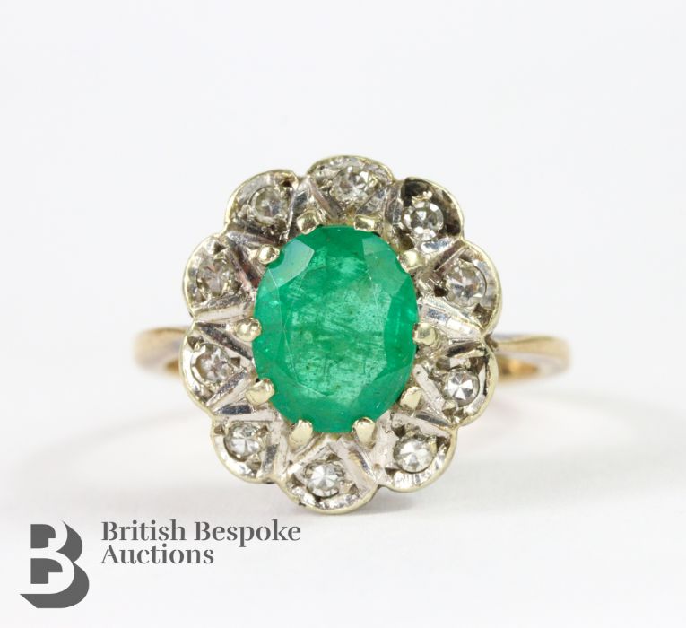 9ct Diamond and Emerald Ring - Image 3 of 4