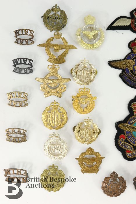 Collection of Metal and Cloth Colonial Airforce Insignia - Image 5 of 8
