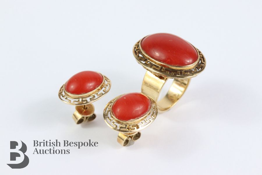 14ct Yellow Gold Coral Ring - Image 2 of 2