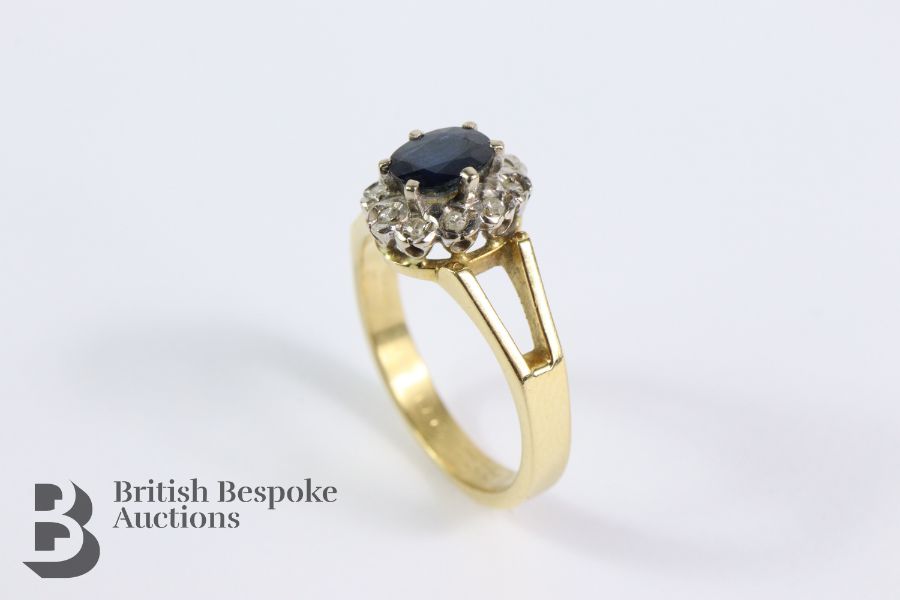 18ct Yellow Gold Sapphire and Diamond Ring - Image 2 of 3