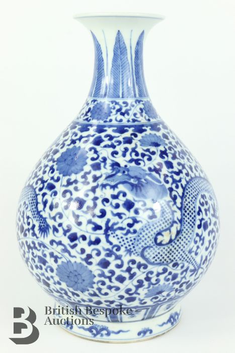Chinese Late 19th Century Blue and White Bottle Vase - Image 8 of 10