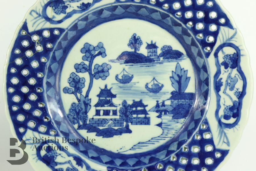 Pair of Chinese Blue and White Plates - Image 21 of 25