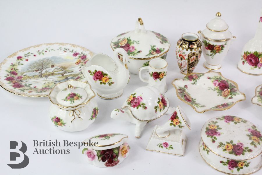 A Collection of Royal Albert Porcelain & Bone China - Image 4 of 5