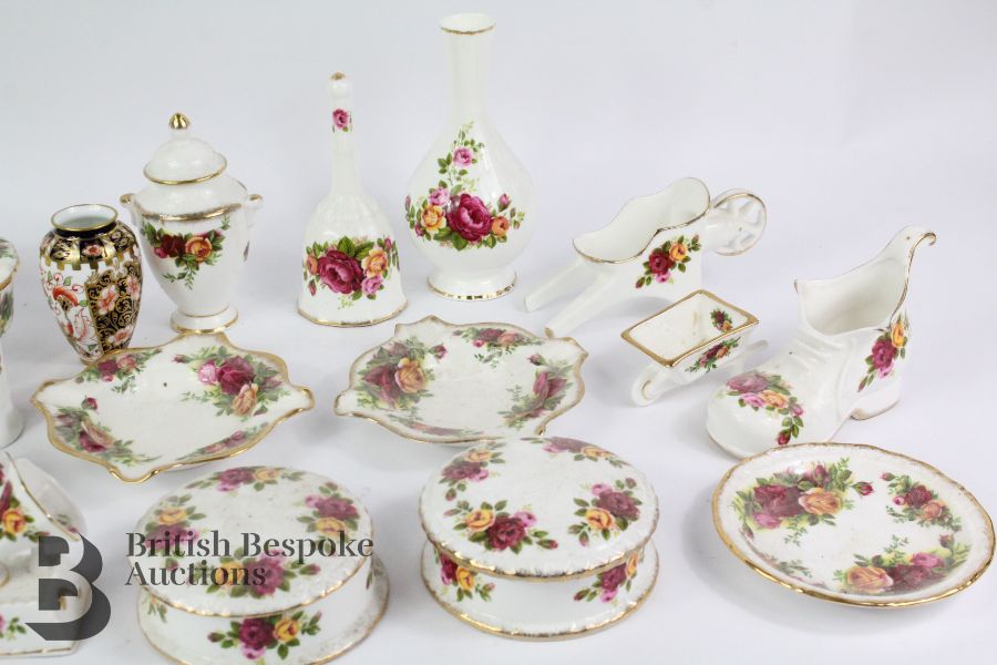A Collection of Royal Albert Porcelain & Bone China - Image 3 of 5