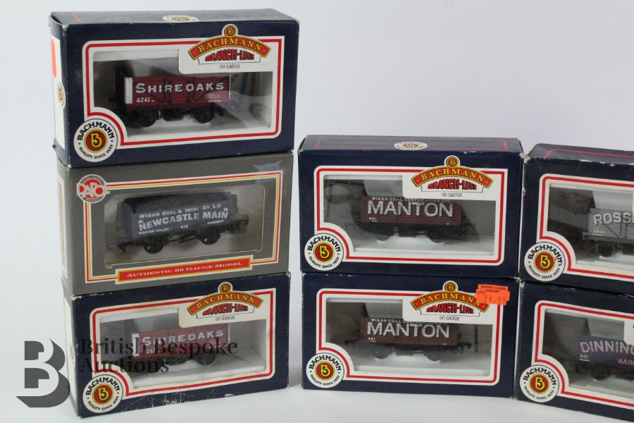 Bachmann and Dapol 00 Gauge Wagons - Image 3 of 4