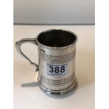 HEAVY HALLMARKED SILVER CIRCULAR TANKARD WITH REED DECORATION, 9.5CM 228 GRAMS, 1936 BY WILLIAM