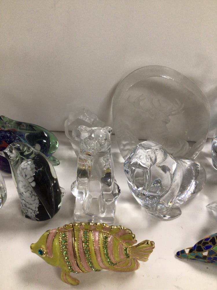 QUANTITY OF GLASS SCULPTURED ANIMALS AND MORE, ROYAL DOULTON WEDGEWOOD AND MORE - Image 3 of 7