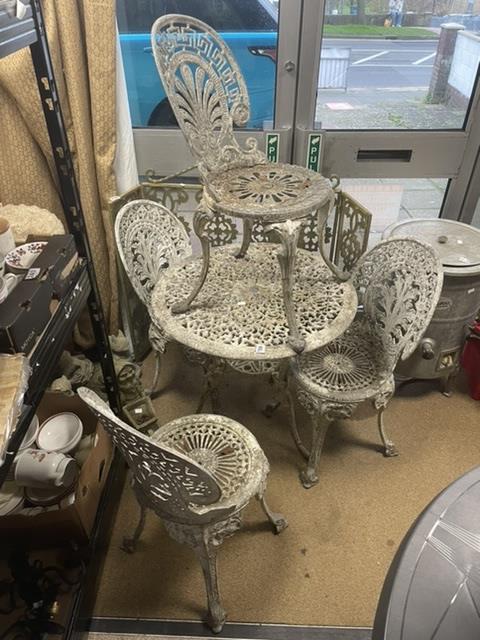 VINTAGE ALUMINUM GARDEN TABLE WITH FOUR MATCHING CHAIRS