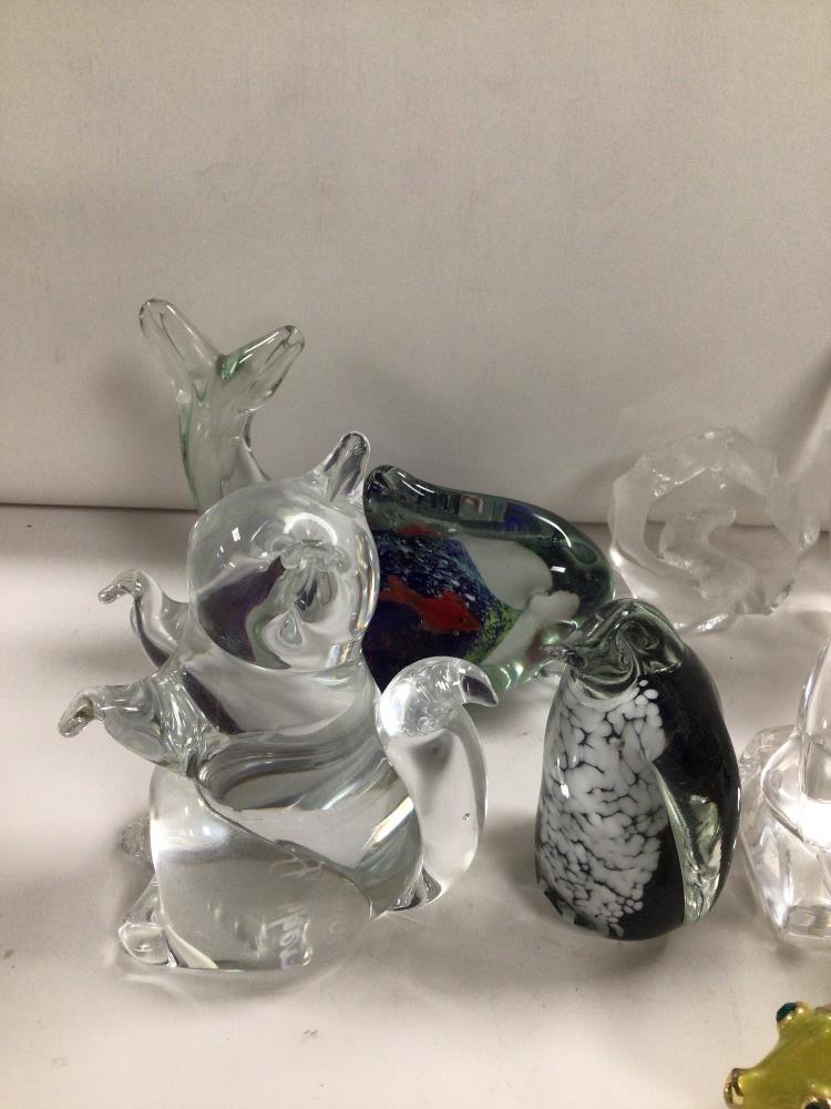 QUANTITY OF GLASS SCULPTURED ANIMALS AND MORE, ROYAL DOULTON WEDGEWOOD AND MORE - Image 4 of 7