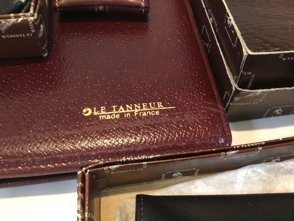 EXTENSIVE BOXED COLLECTION OF LE TANNEUR LEATHER WALLETS WITH LEATHER BINDER AND SLEEVE. - Image 6 of 6