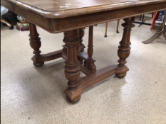 VICTORIAN MAHOGANY DINING TABLE ON SQUARE BASE