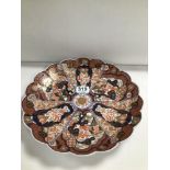 JAPANESE IMARI CIRCULAR WALL PLATE WITH LOBED BORDER, WITH CHARACTER MARKS TO BASE, 31CM