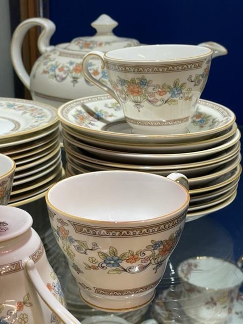 AYNSLEY TEA SERVICE (DEVONSHIRE), 28 PIECES IN TOTAL - Image 2 of 6