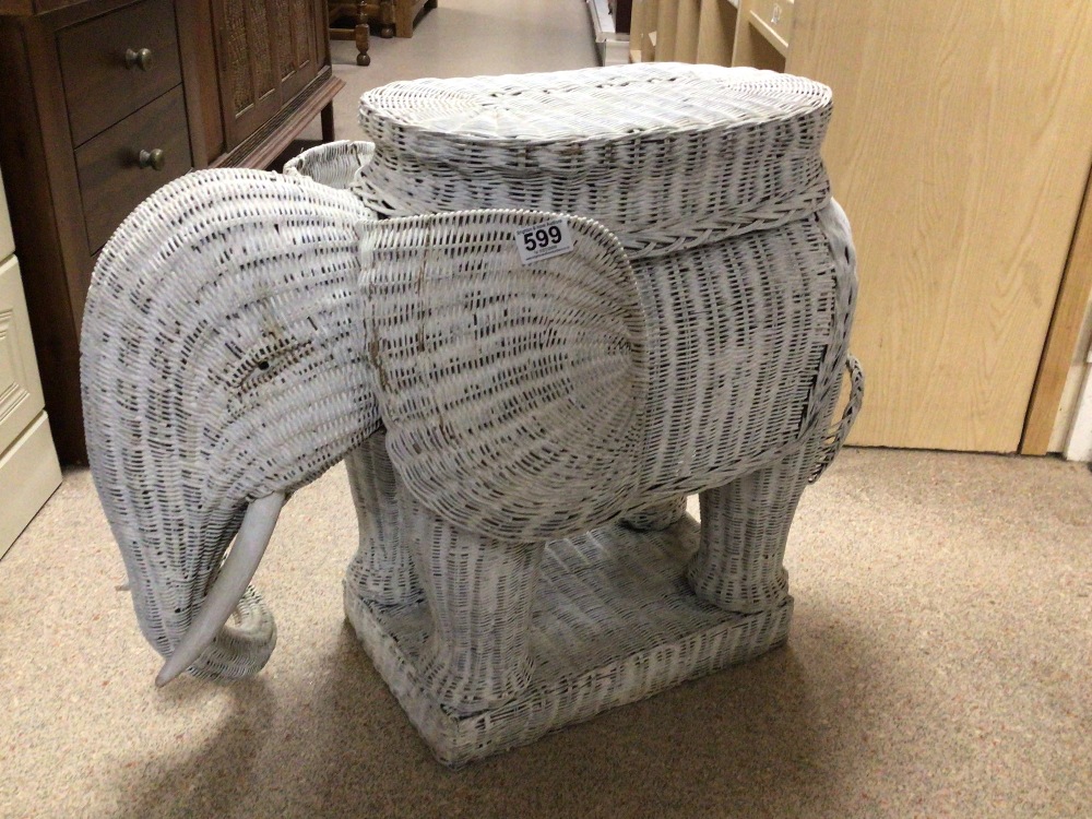 WHITE WICKER MODEL OF AN ELEPHANT 74 X 57CM - Bild 2 aus 3