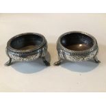 PAIR OF VICTORIAN HALLMARKED SILVER CIRCULAR SALTS WITH BEADED BORDERS PAD FEET 1875 BY MARTIN